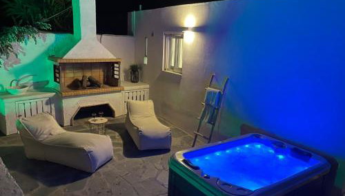 Irini's B & W house with jacuzzi - Foto 3