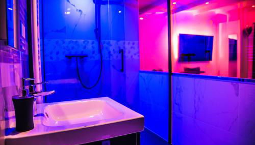 SECRET SUITE "Mr Grey" - Jacuzzi privatif - Gare RER C - Proche Paris - Foto 3