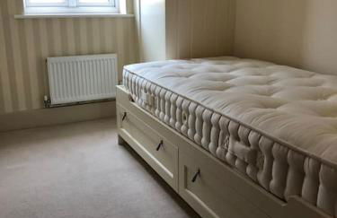 Bright, modern & close to historic town - Photo 25