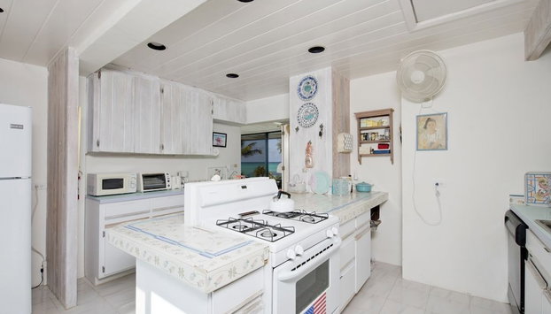 Tropical Hideaway: Charming Cottage Near Pink Sands Beach - Foto 3, Cocina privada