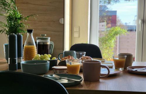 Modernes behagliches Haus mit Kamin, Terrasse und Garten - Foto 1