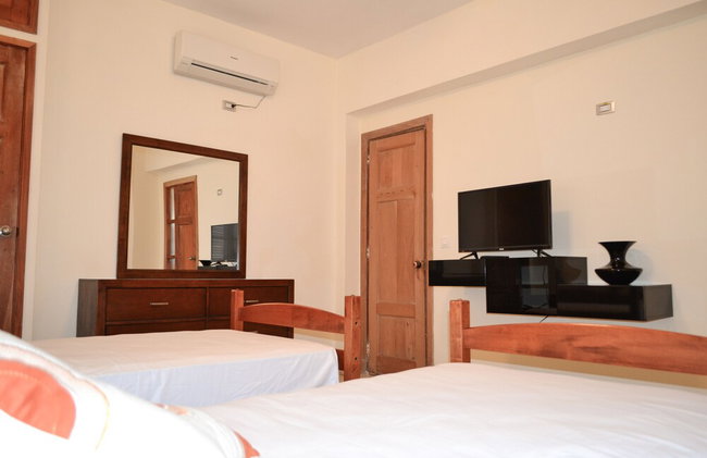 Presidents Suite, Knocking on Cuba - Photo 4