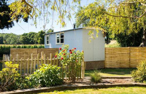 The Hideaway Hut - 1 Bed Shepherds Hut - Hereford - Photo 19