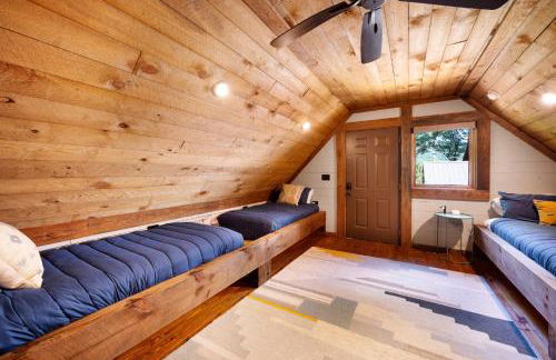 Copperline Lodge - Luxury Creekside Retreat - Creekside Views, Hot Tub, Game Room, Outdoor Fireplaces, Chef Kitchen, Fire Pit - - Foto 58