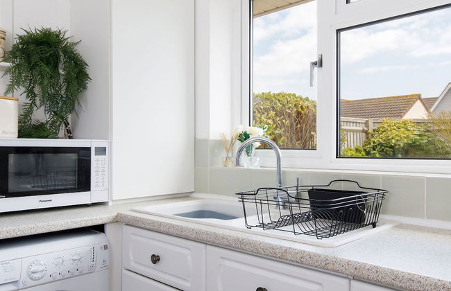 Seaside Retreat 2 Mins to Beach - Photo 7