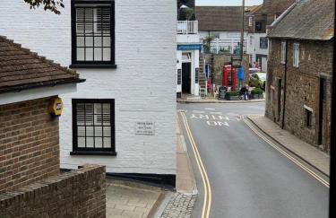 Location Spacious Character Flat in Central Rye - Foto 3