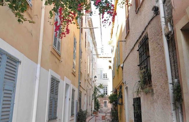 Picasso Apartments - Photo 27