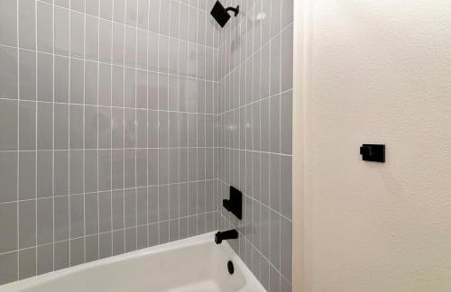 Bright New Home Family Oasis Near the Shore - Foto 25