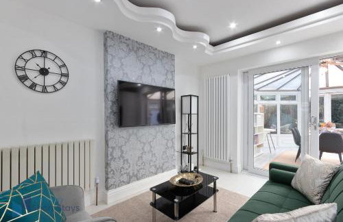 Large Comfy 4 Bedroom House, Ideal for Workers, FREE Parking - Foto 9