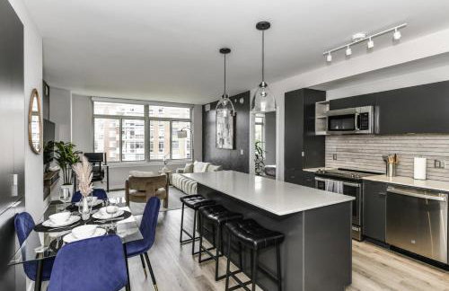 Stylish 2BR Retreat Gym Parkng and Scenic Rooftop - Foto 6