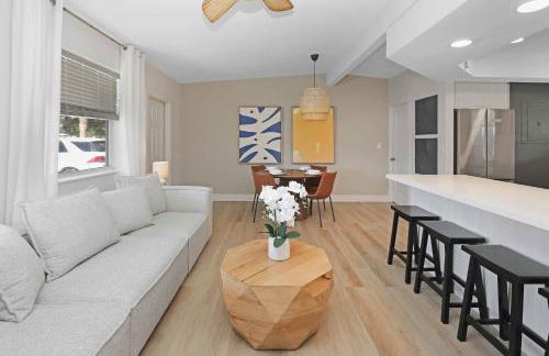 Totally Renovated Near Beach - Photo 3