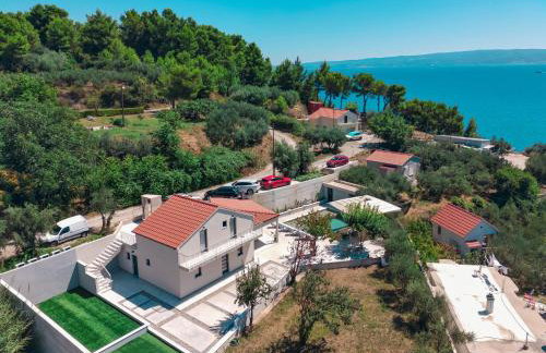 Mediterranean Oasis Seaside Villa with Pool - Foto 25