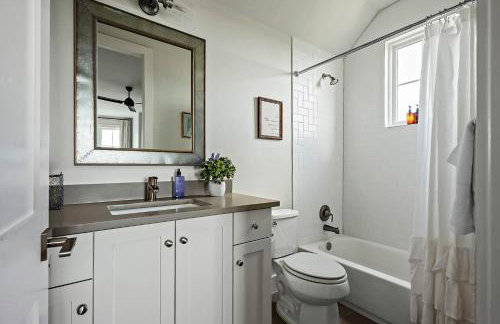 Scenic Lake Travis Farmhouse - Pickleball - BBQ - Foto 25