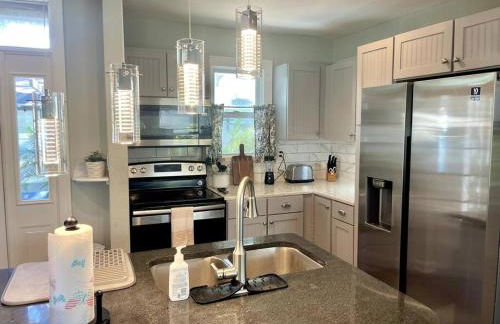 Cozy sanctuary minutes from the bay and beaches - Foto 22