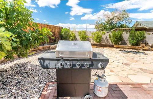 Pool & Hot Tub! Centrally Located, Less Than 3 Miles to The Strip! - Foto 47