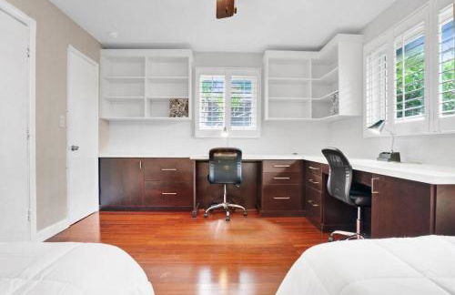 Modern 4BR Villa with Pool - Outdoor amenities - WFH - Foto 22