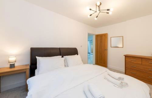 Charming Modern Home in Central Wokingham - Pass the Keys - Foto 27