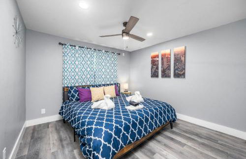 Chic Heights Retreat with Pool and Free Parking - Foto 8