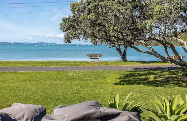 The Golden Pohutukawa Beach House - Foto 13