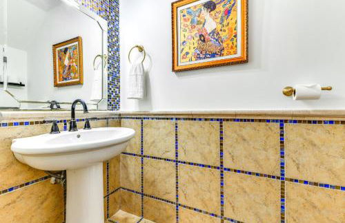 Colorful Baton Rouge Home Deck, Grill and Fire Pit - Foto 11