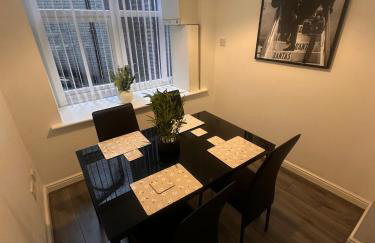 Spacious City Centre 2-Bedroom Apartment by StaySavvy Accommodation - Foto 59