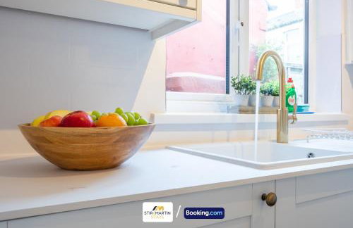 Stylish 2 BR Townhouse By StirkMartin Stays Short Lets & Serviced Accommodation Cardiff With Free Parking & Sleeps5 - Foto 17