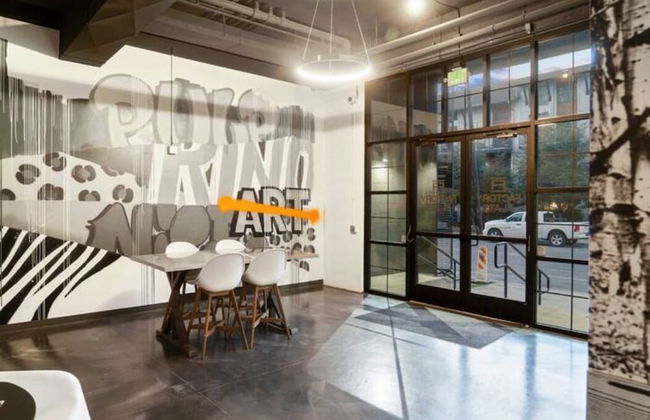 Graffiti & Skyline | RiNo Art Lofts - Foto 8