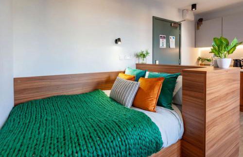 Students Only Straits Egham - 40 mins to Waterloo - Direct Bus to Heathrow - Foto 3