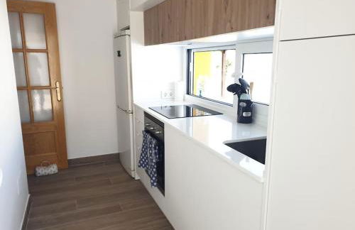 Dúplex mediterráneo con piscina y cenador - Foto 6