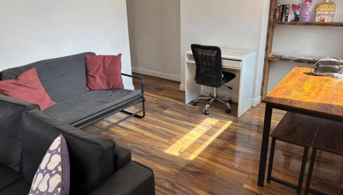 Little Manor - Photo 3