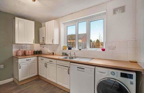 3 Bed Rest Home Middleton M24 Sleeps 8 - Foto 9