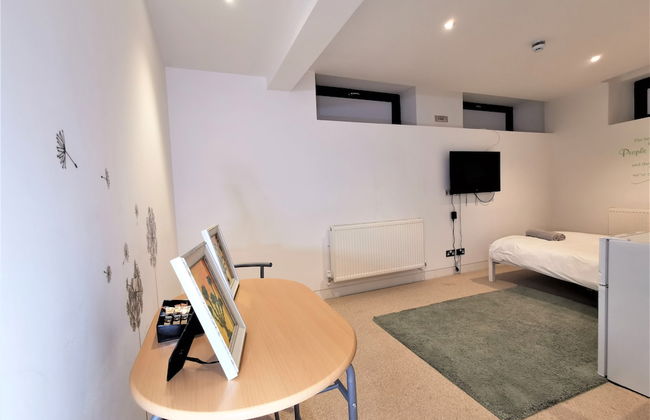 Spacious Double Room with en-suite - 1b - Photo 3