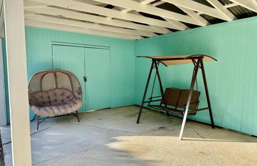 Retro Revival with Modern Comfort - A Mid-Century Gem in Gonzales LA - Foto 40