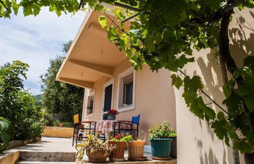 Flamiatos Garden Cottages - Photo 2