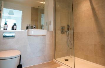 Modern 2 Bedroom with Superking Bed & Balcony views Near Wembley - Foto 21