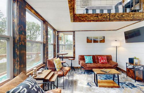 Family Fun! Riverside Home with Fire Pit - Foto 7