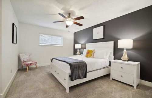 Special 2BR Galleria Condo Pool View Private Entrance - Foto 22