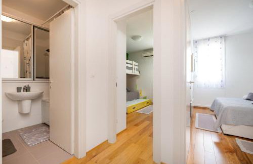 Apartment Away - Photo 17