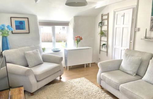 Idyllic Cornish Cottage, Superking bed, private garden dogs welcome - Photo 2