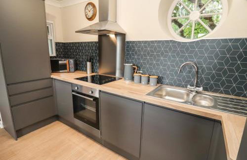 The Grooms - Photo 9