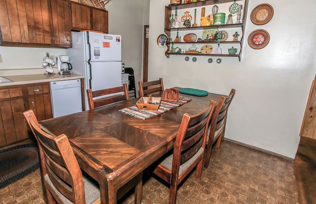 Gallagher's West - Pine surrounded deck and barbecue! Bumper Pool and Wet bar! Darts! - Foto 11