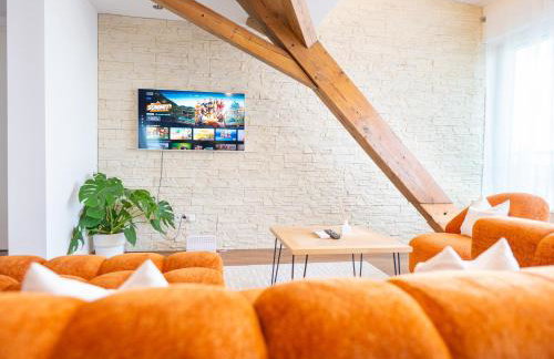 GreenTreeHomes - Penthouse Oak - Photo 3