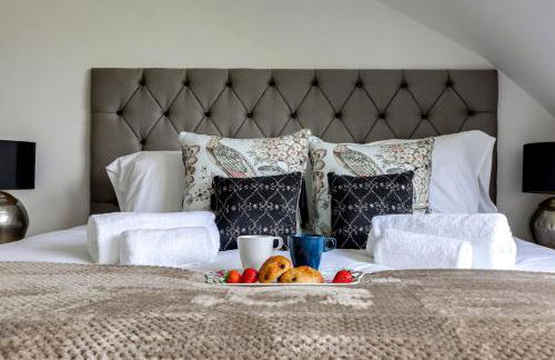 Wisteria Apt Spacious 3BR & Balcony - Photo 1