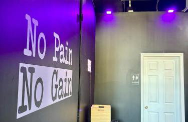 Spacious Loft with Fireplace - near CSU, Playhouse, Progressive field, R&R Hall of Fame with Gym & Sauna and Sleeps 12 - Foto 12