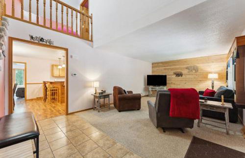 Dog-friendly 6-acre 5BR 3BA home, game room, deck, Wisconsin Dells 10min - Foto 17