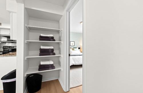 Bright & Spacious Flat Near the Heart of Royal Oak - Photo 14