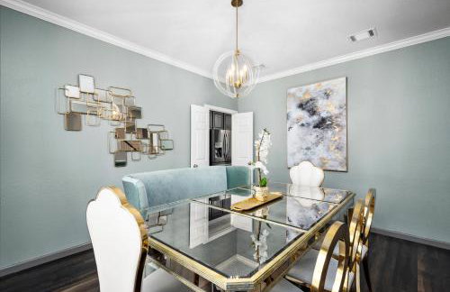 Upscale 4BR Cypress Home w Pool, Hot Tub, Theater, Sleeps 20 - Foto 15