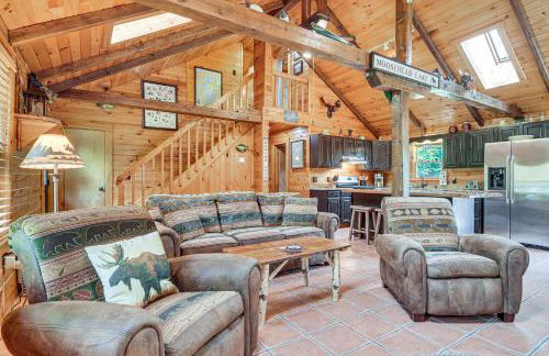 Woodsy Beaver Cove Cabin with Deck and Fire Pit! - Foto 1