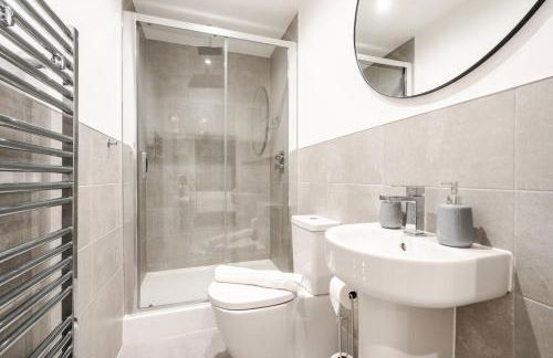 Spacious Modern 2 BR Old Trafford & Free Parking - Foto 7