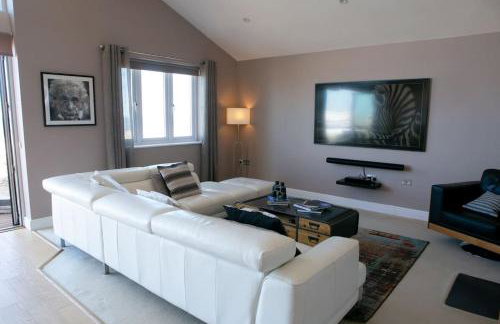 Wow I'm living on the beach. Luxury 4 bed sleeps 8 - Photo 26